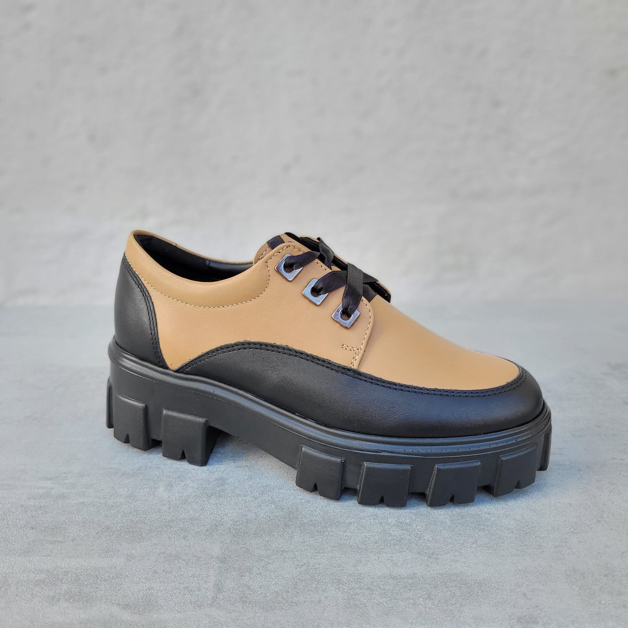 Pantofi casual damă din piele naturală negri-bej A243