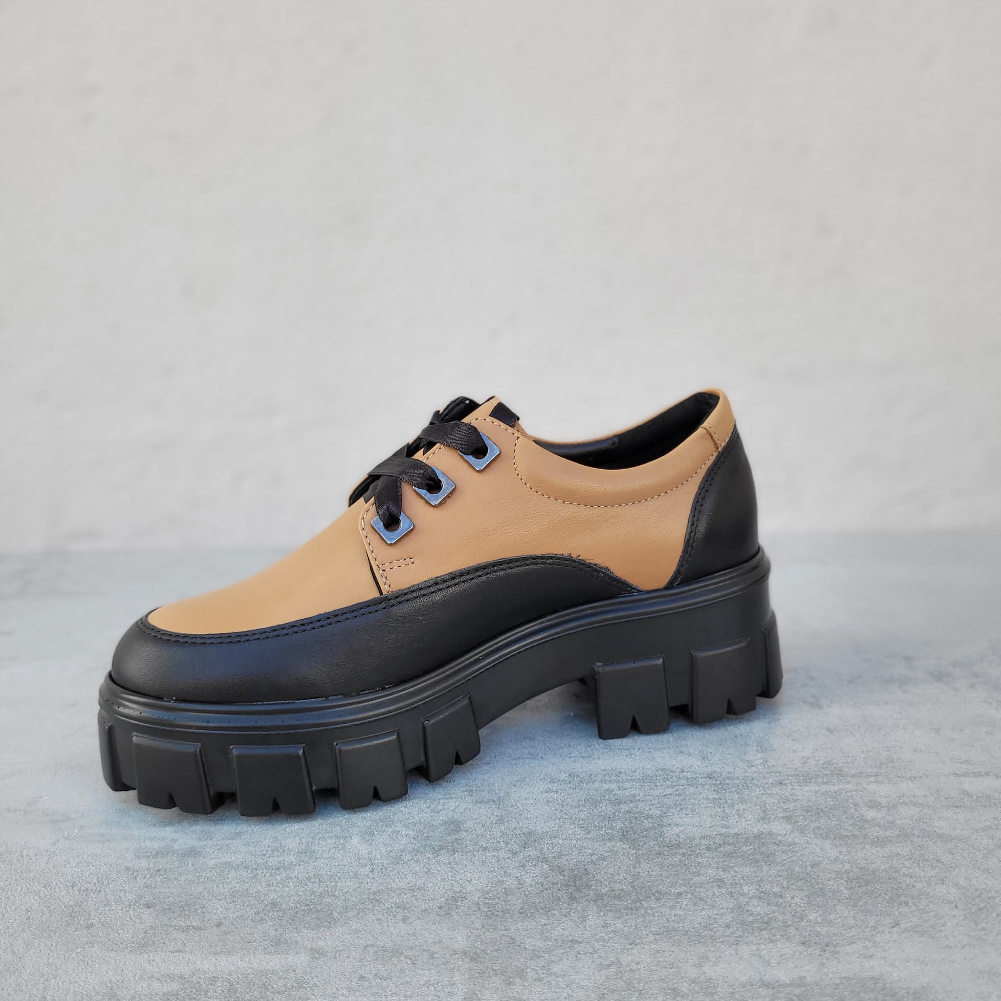 Pantofi casual damă din piele naturală negri-bej A243 - imagine 5