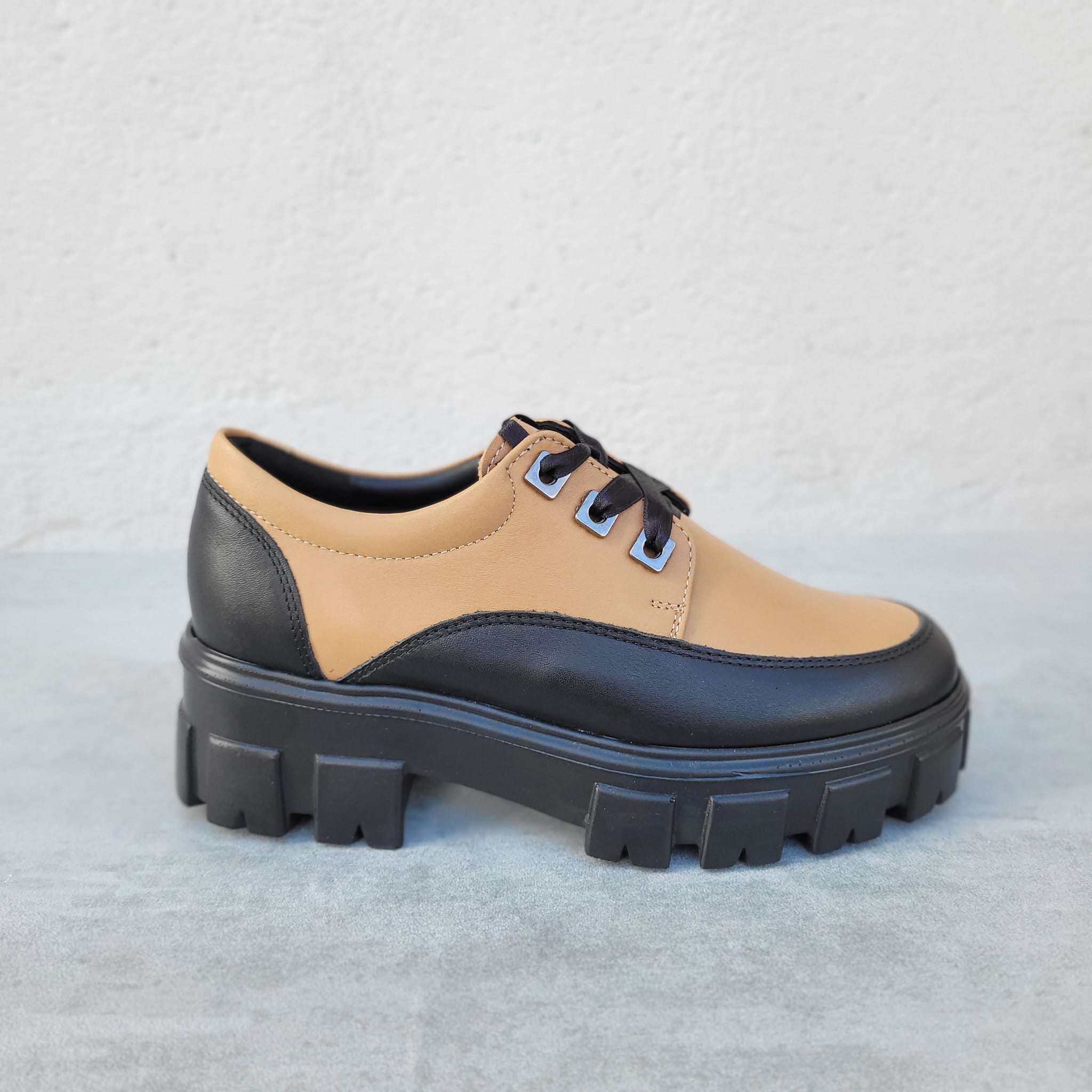Pantofi casual damă din piele naturală negri-bej A243 - imagine 2