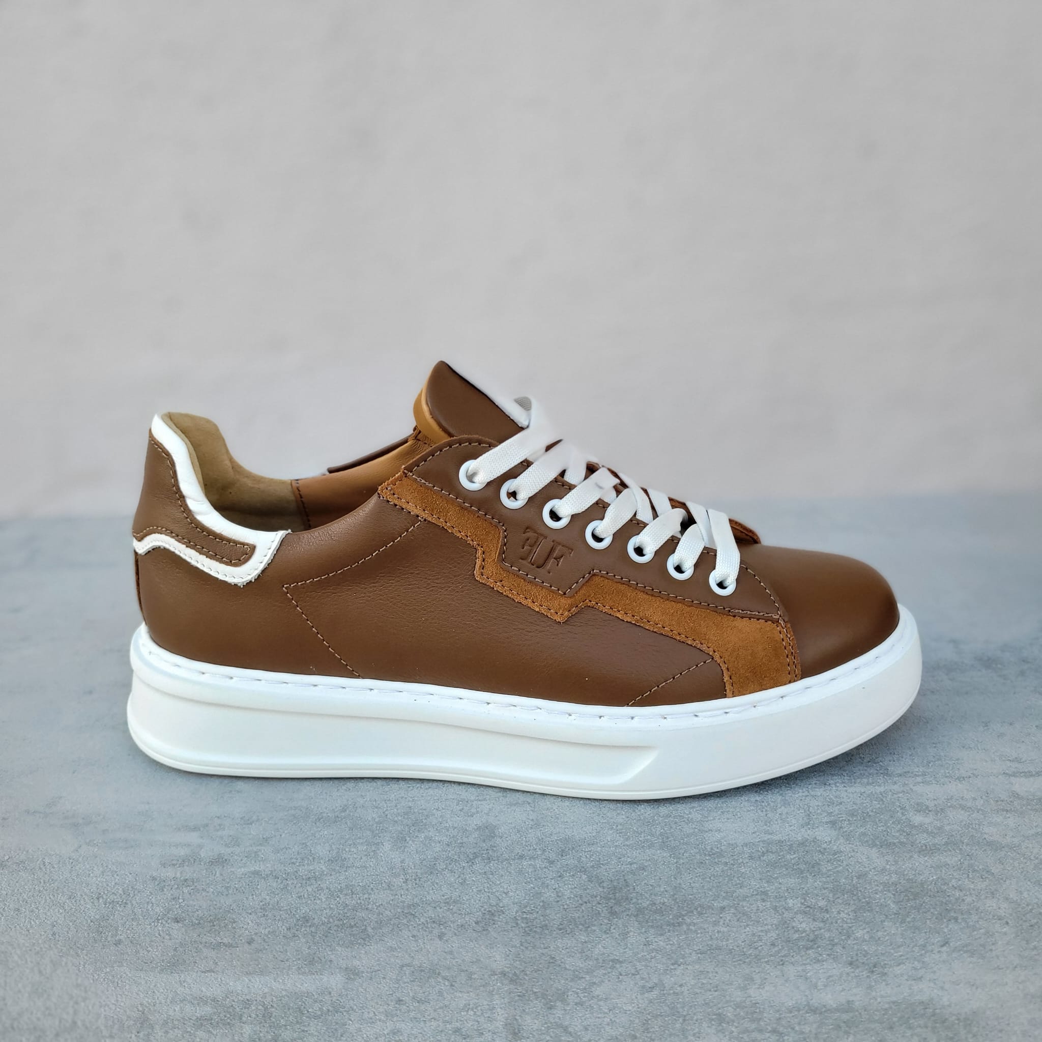 Pantofi casual bărbați din piele naturală maro cu alb - B096 - imagine 2