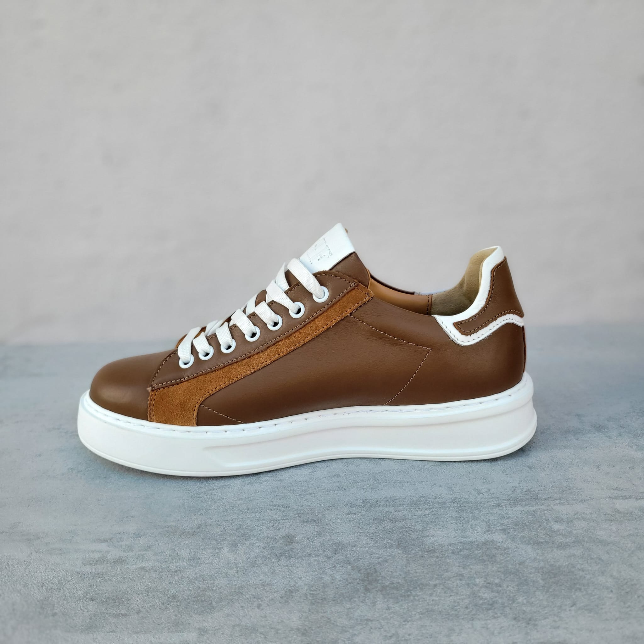Pantofi casual bărbați din piele naturală maro cu alb - B096 - imagine 3
