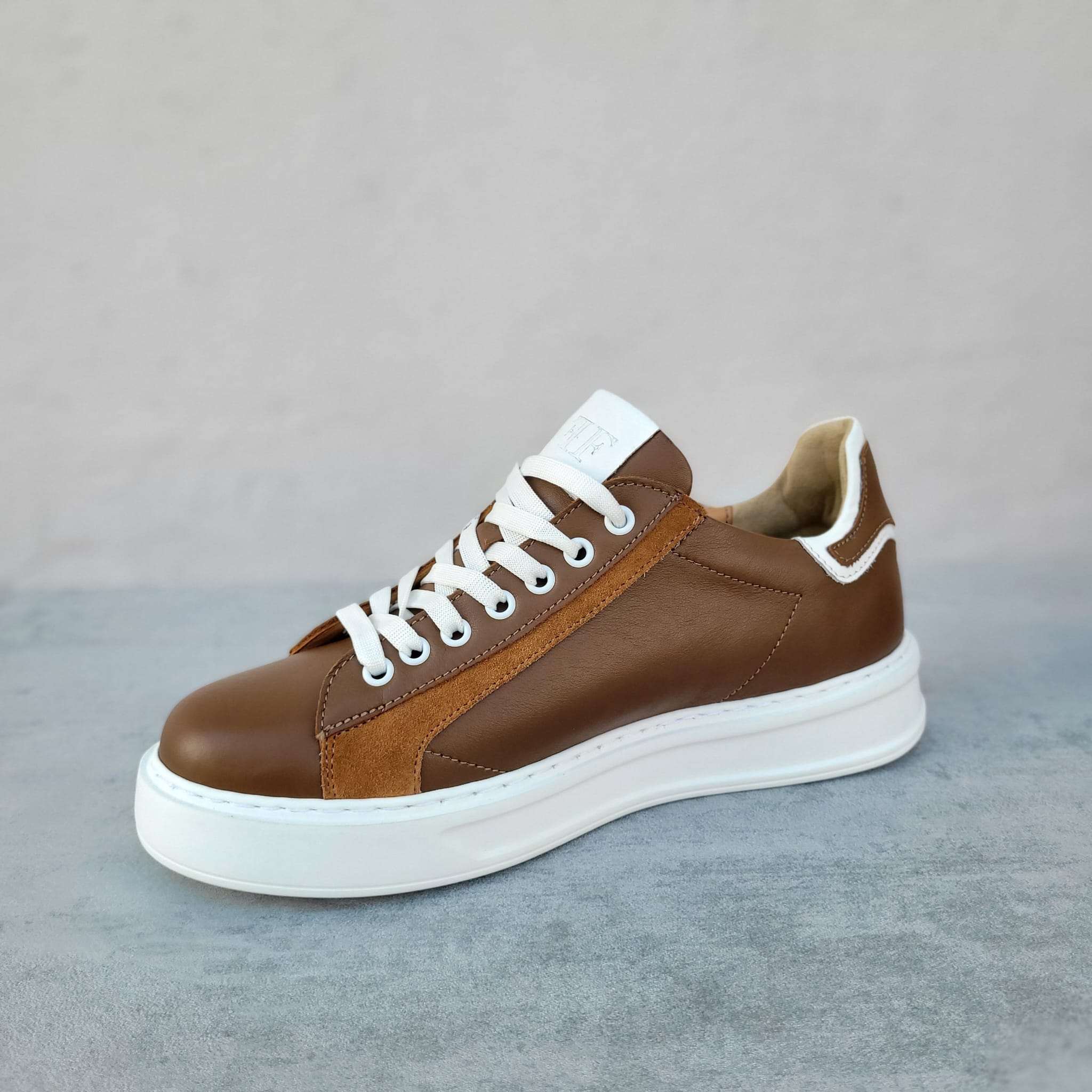 Pantofi casual bărbați din piele naturală maro cu alb - B096 - imagine 4